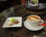 Mocca mit Macarons